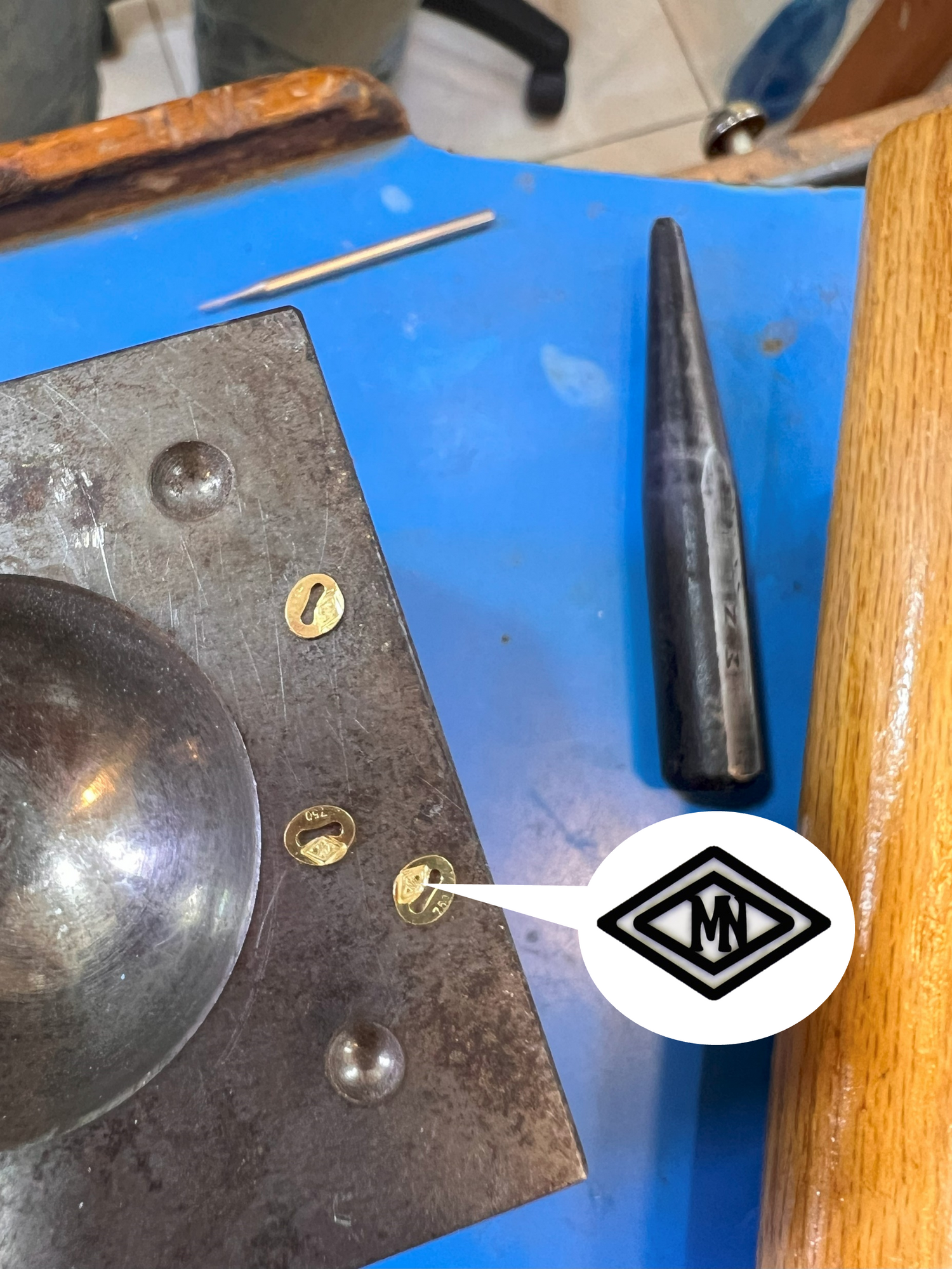 Enti Jewellery responsibility mark stamp, certifying authenticity and quality of handmade 18k gold pieces