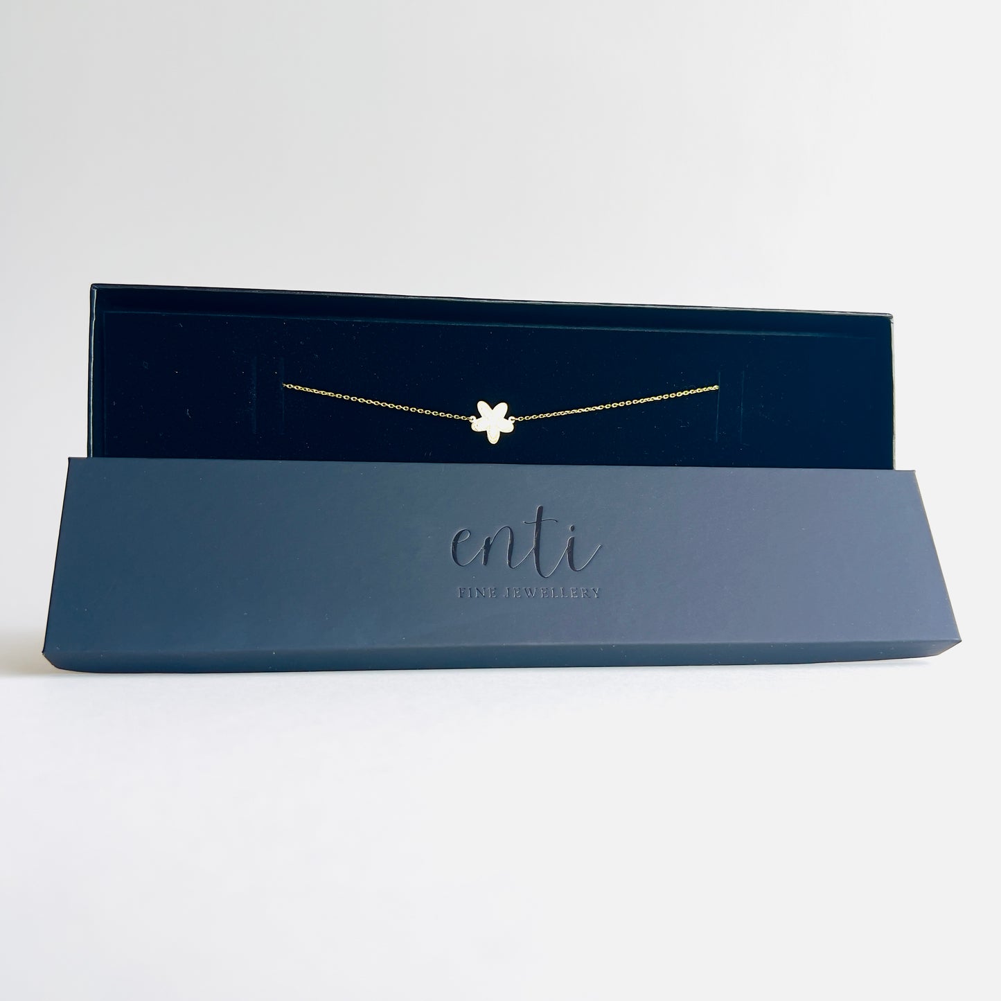 Enti warda necklace, handmade in 18k gold with a flower design, presented in the signature Enti Jewellery box