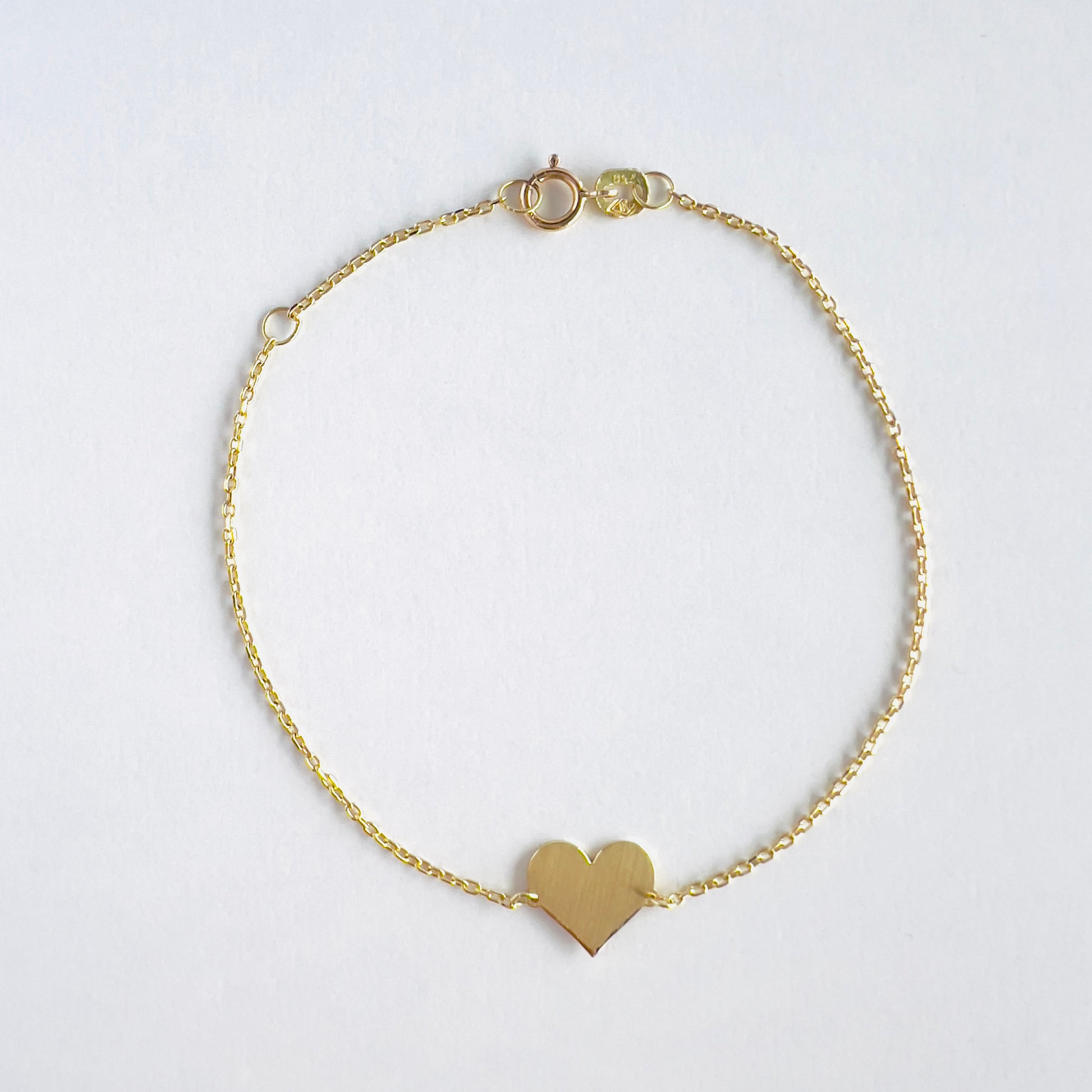 Jamila 18k gold heart charm bracelet
